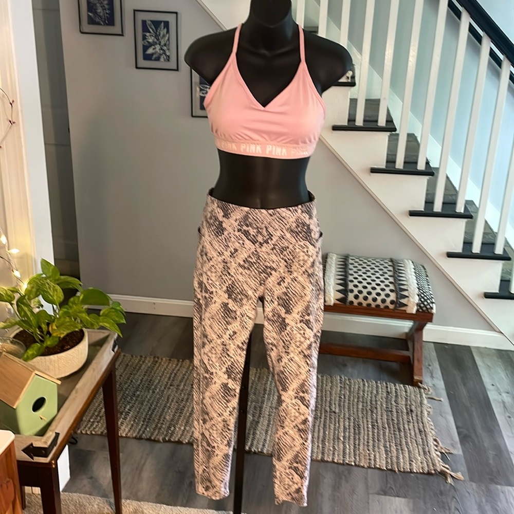 VS Pink Leggings and Sports Bra Set With Removable Padding And Adjustable Straps